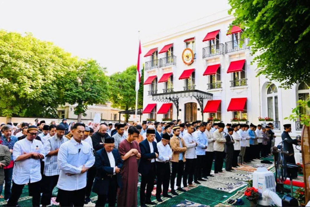 Prabowo Salat Id di Paris, Pesan Pengorbanan dan Persatuan Menggema