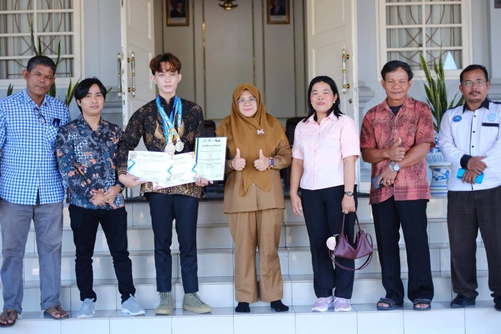Ternyata Air Gambut Bisa Nyalakan Lampu, Mahasiswa Unri Ini Buktikan di Malaysia