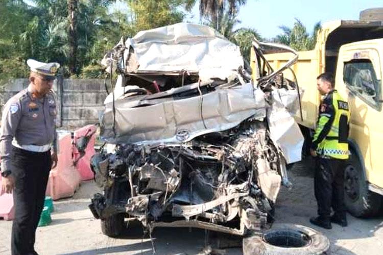 Lima Nyawa Melayang dalam Kecelakaan Maut di Tol Permai