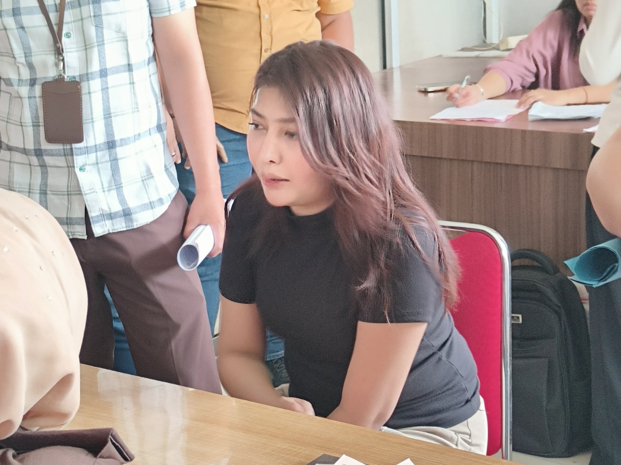 Eks Putri Indonesia Riau 2024 Ditahan di Lapas Perempuan Pekanbaru, Tersandung Kasus Praktik Medis Ilegal dan Perlindungan Konsumen Eks Putri Indonesia Riau 2024 Ditahan di Lapas Perempuan Pekanbaru, Tersandung Kasus Praktik Medis Ilegal dan Perlindungan Konsumen