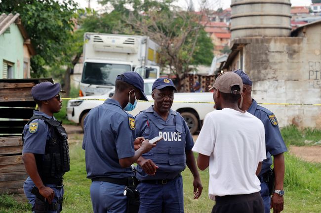 Penembakan Massal di Johannesburg Tewaskan 12 Orang, Diduga Terkait Konflik Tambang Ilegal Penembakan Massal di Johannesburg Tewaskan 12 Orang, Diduga Terkait Konflik Tambang Ilegal