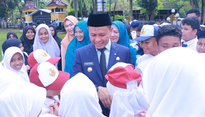 Pemko Pekanbaru Targetkan 8.000 Siswa Kurang Mampu Terima Seragam Sekolah Gratis