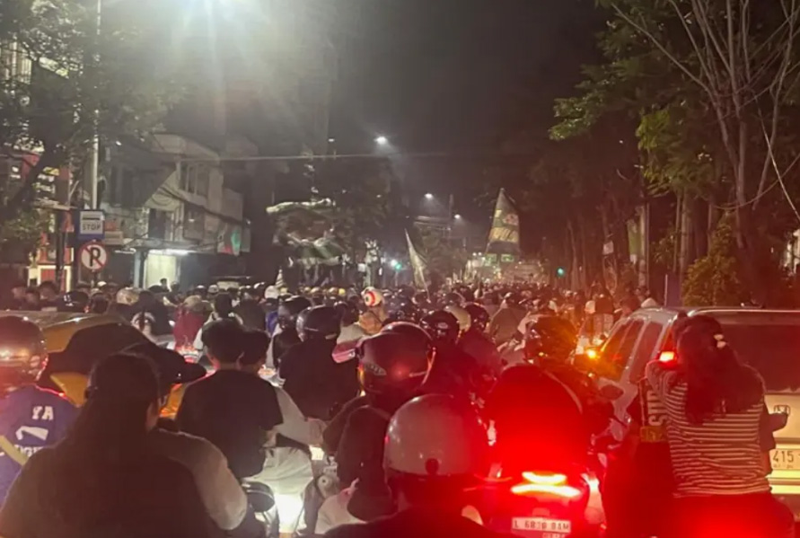 Pelajar Tewas Dibacok Saat Konvoi HUT Persebaya: Pelaku Ditangkap, Polisi Ungkap Motif Awal