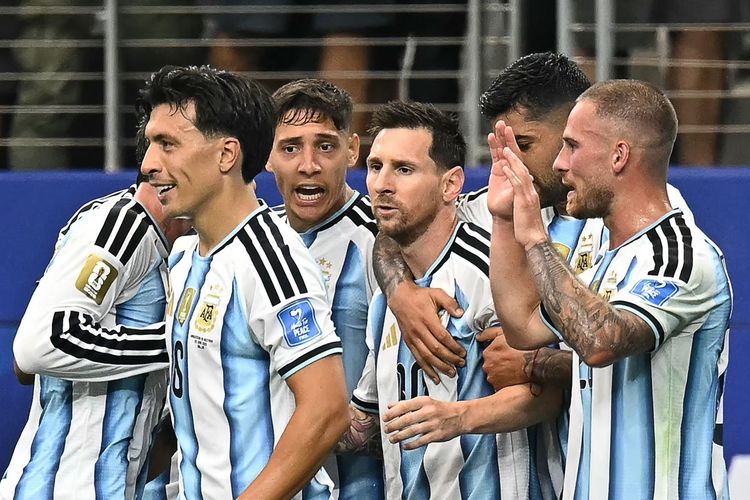 Lionel Messi Cetak Brace, Argentina Tumbangkan dan Lolos ke 32 Besar