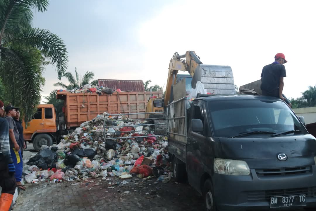DLHK Pekanbaru Dorong LPS Ciptakan Inovasi Pengelolaan Sampah Bernilai Ekonomi DLHK Pekanbaru Dorong LPS Ciptakan Inovasi Pengelolaan Sampah Bernilai Ekonomi
