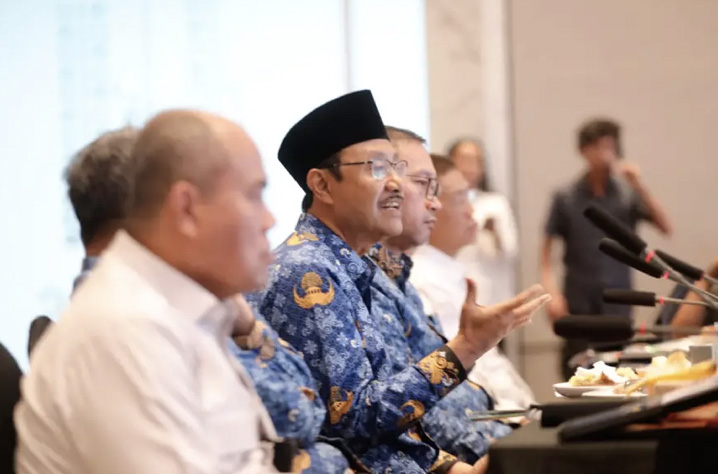 Gus Ipul: Integrasi Program Jadi Fokus Kemensos pada 2027 untuk Percepat Pengentasan Kemiskinan Gus Ipul: Integrasi Program Jadi Fokus Kemensos pada 2027 untuk Percepat Pengentasan Kemiskinan