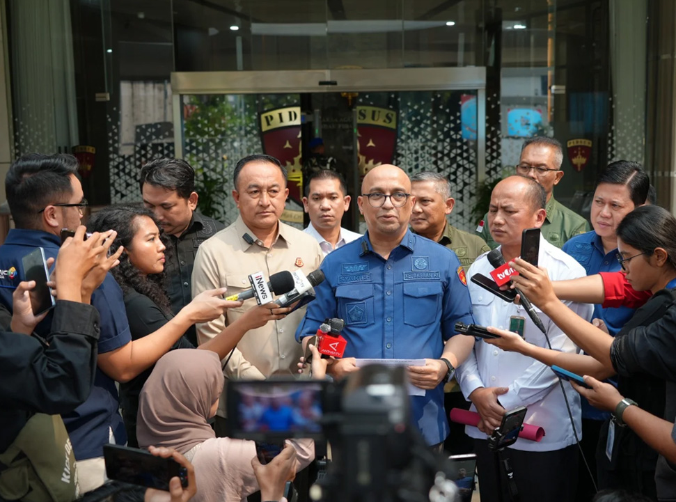 Kejagung Tetapkan Pejabat BGN Berinisial LMI sebagai Tersangka Dugaan Korupsi Pengadaan Food Tray MBG Kejagung Tetapkan Pejabat BGN Berinisial LMI sebagai Tersangka Dugaan Korupsi Pengadaan Food Tray MBG