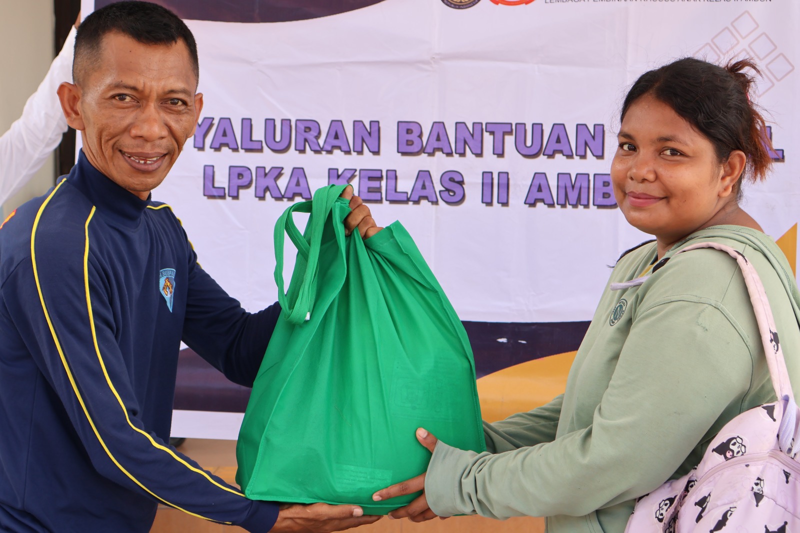 LPKA Ambon Salurkan Bantuan Sosial bagi Warga Sekitar LPKA Ambon Salurkan Bantuan Sosial bagi Warga Sekitar