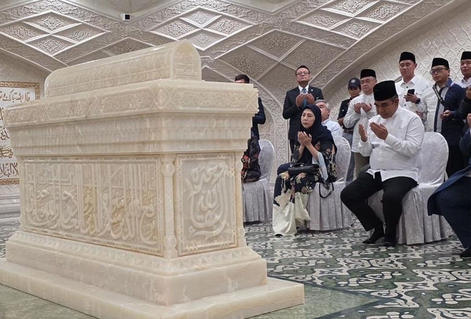 Ketua MPR Ziarah ke Makam Imam Bukhari di Uzbekistan, Singgung Peran Bung Karno Ketua MPR Ziarah ke Makam Imam Bukhari di Uzbekistan, Singgung Peran Bung Karno