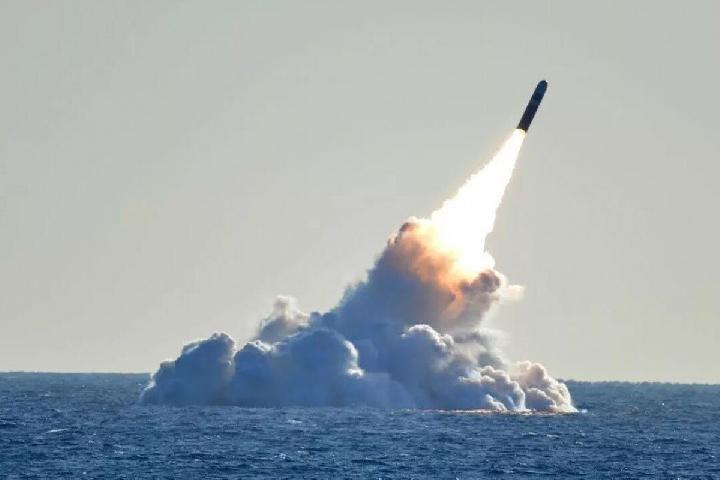 China Sukses Uji Rudal Strategis dari Kapal Selam Nuklir China Sukses Uji Rudal Strategis dari Kapal Selam Nuklir