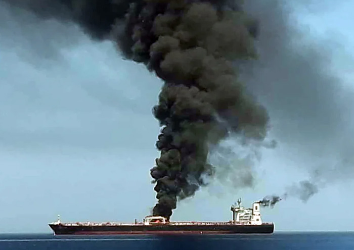 Ketegangan di Selat Hormuz Kembali Meningkat, Kapal Tanker Minyak Diserang Rudal Ketegangan di Selat Hormuz Kembali Meningkat, Kapal Tanker Minyak Diserang Rudal