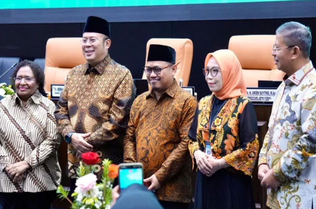 Wamendagri Minta Pemda Perkuat Kualitas Pendidikan dan Kesejahteraan Guru Wamendagri Minta Pemda Perkuat Kualitas Pendidikan dan Kesejahteraan Guru