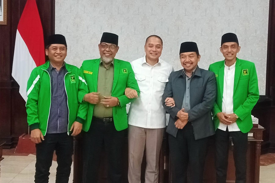 DPC PPP Surabaya Temui Wali Kota Eri Cahyadi, Tegaskan Komitmen Dukung Pembangunan Kota DPC PPP Surabaya Temui Wali Kota Eri Cahyadi, Tegaskan Komitmen Dukung Pembangunan Kota