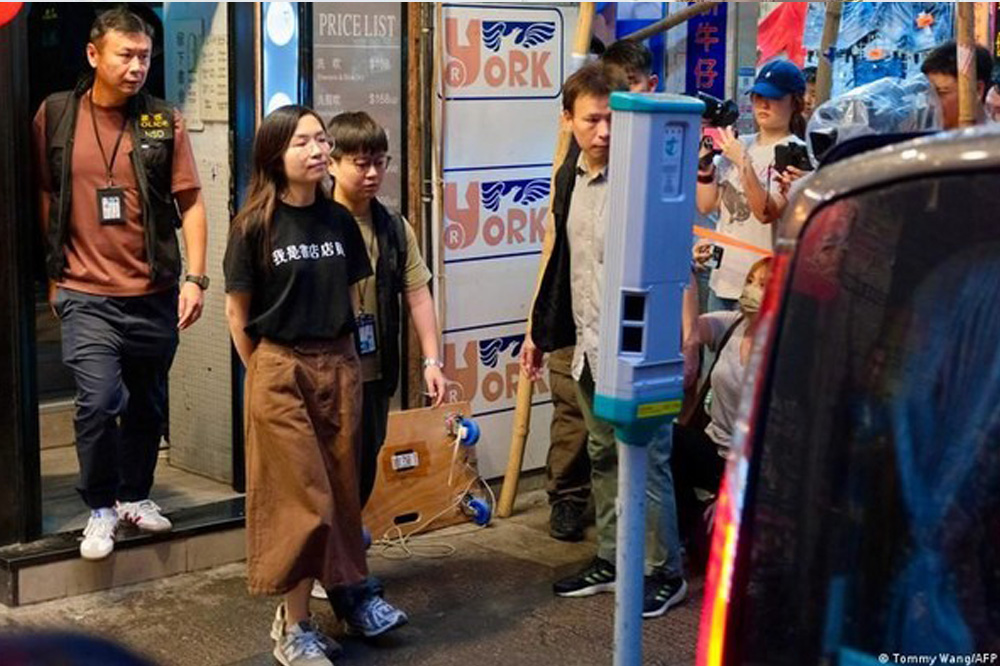 Satu per Satu Toko Buku Independen di Hong Kong Ditutup, Lima Orang Diamankan Polisi Satu per Satu Toko Buku Independen di Hong Kong Ditutup, Lima Orang Diamankan Polisi