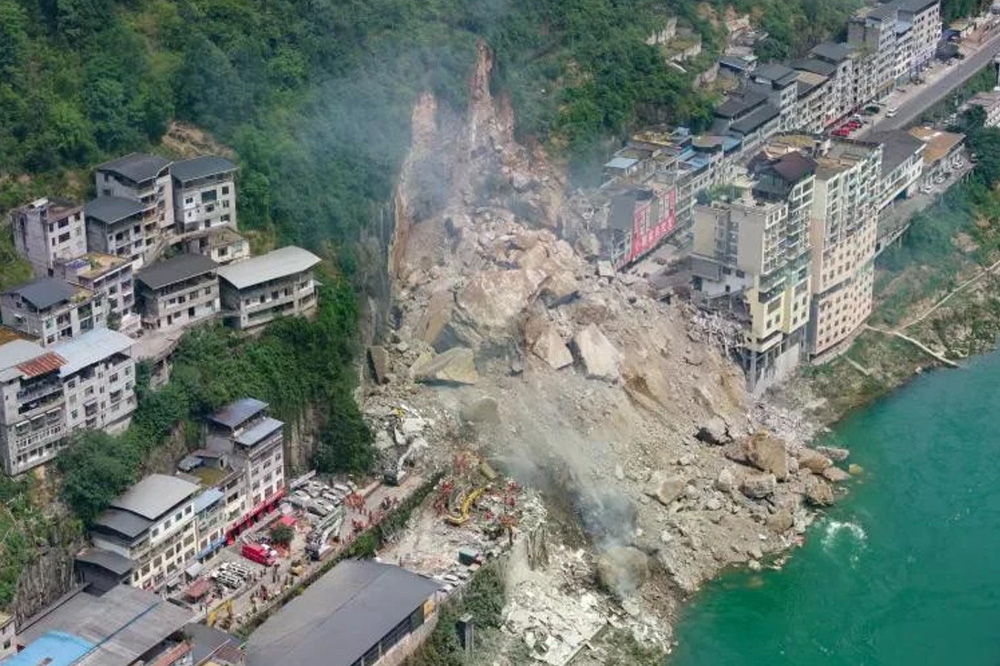Longsor di Chongqing Tewaskan Delapan Orang, Puluhan Masih Hilang Longsor di Chongqing Tewaskan Delapan Orang, Puluhan Masih Hilang
