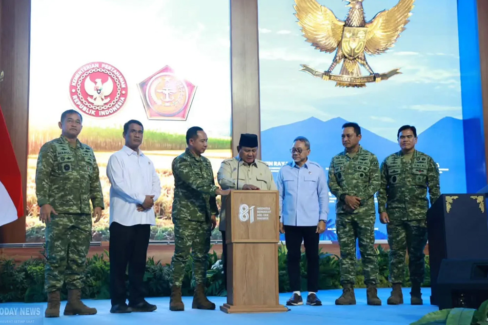 Prabowo: Efisiensi Anggaran Bisa Sentuh Sektor Pertahanan dan Polri demi Tekan Kemiskinan Prabowo: Efisiensi Anggaran Bisa Sentuh Sektor Pertahanan dan Polri demi Tekan Kemiskinan