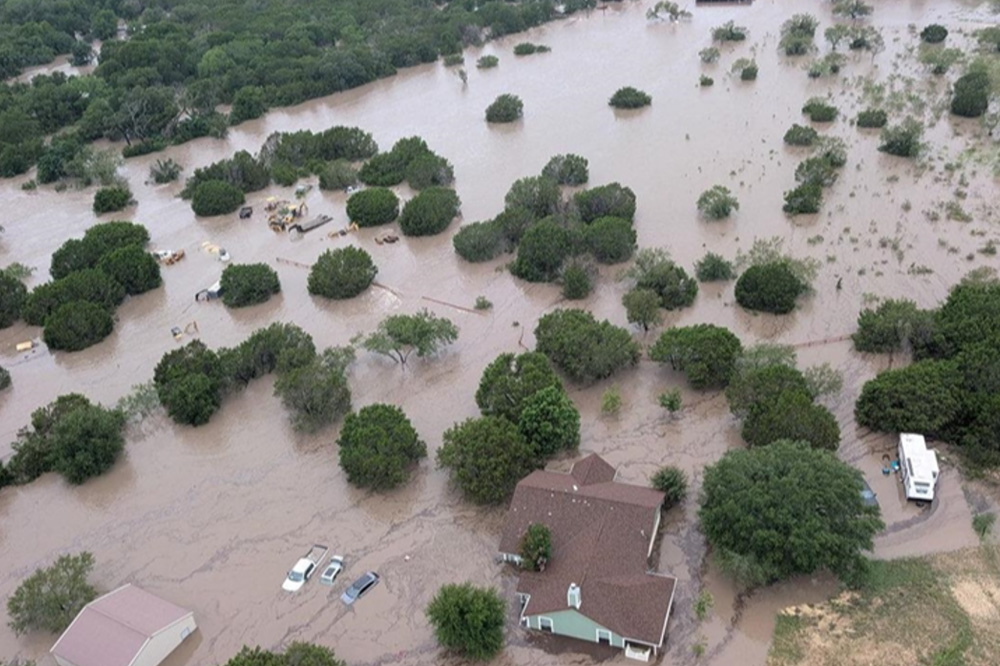Banjir Bandang Terjang Texas Tengah, Satu Orang Meninggal Dunia Banjir Bandang Terjang Texas Tengah, Satu Orang Meninggal Dunia