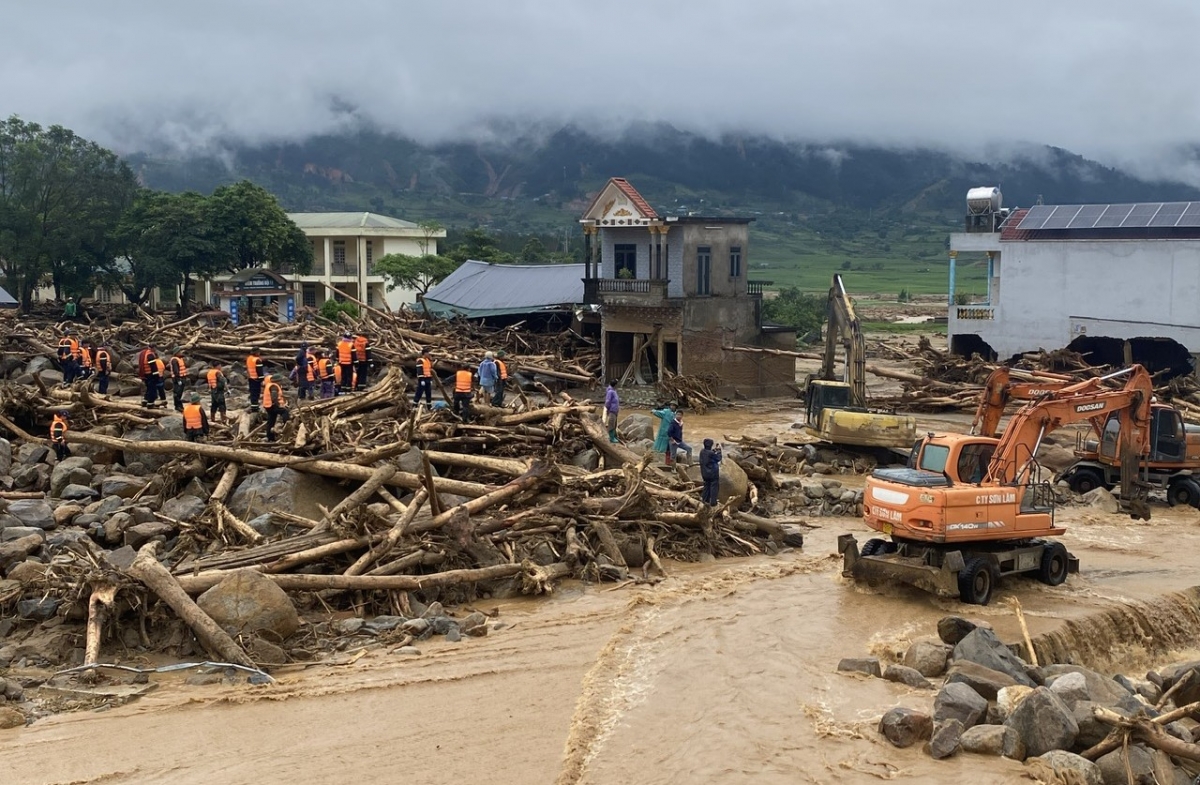 Hujan Lebat Sebabkan Banjir Bandang di Malaysia dan Vietnam, Empat Orang Meninggal Hujan Lebat Sebabkan Banjir Bandang di Malaysia dan Vietnam, Empat Orang Meninggal