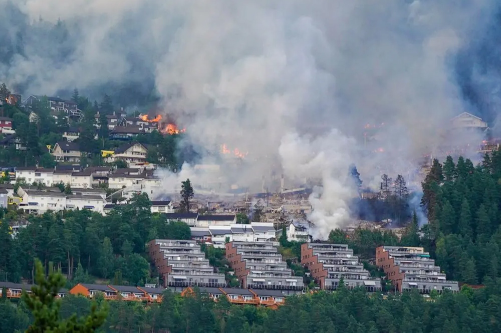 Kebakaran Besar di Norwegia Hanguskan Lebih dari 100 Rumah Kebakaran Besar di Norwegia Hanguskan Lebih dari 100 Rumah