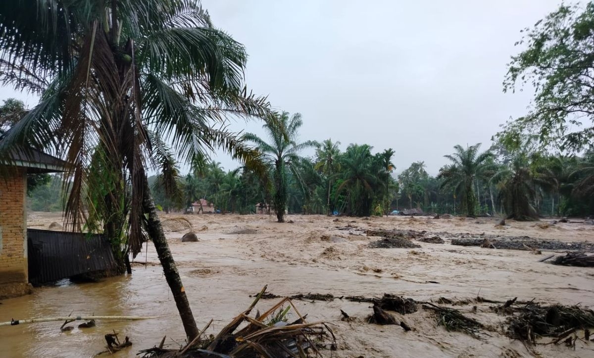 450 Warga Mengungsi, 60 Orang Sempat Terjebak Banjir di Agam 450 Warga Mengungsi, 60 Orang Sempat Terjebak Banjir di Agam