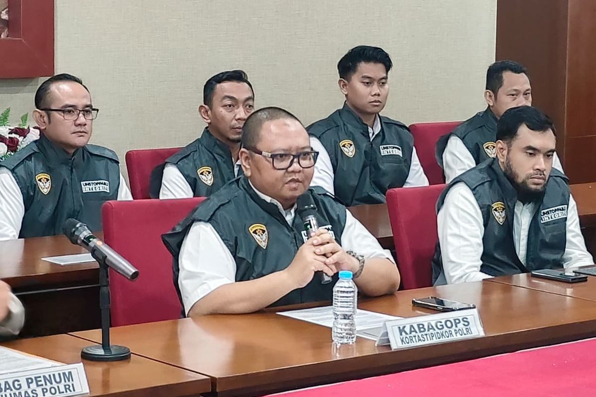 Polri Tetapkan Tiga Tersangka Kasus Dugaan Korupsi Pembiayaan Proyek Batu Bara Polri Tetapkan Tiga Tersangka Kasus Dugaan Korupsi Pembiayaan Proyek Batu Bara