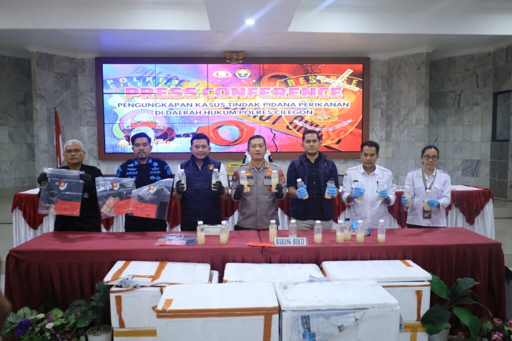 Polres Cilegon Gagalkan Penyelundupan 50 Ribu Benih Lobster Senilai Rp7,5 Miliar di Pelabuhan Merak Polres Cilegon Gagalkan Penyelundupan 50 Ribu Benih Lobster Senilai Rp7,5 Miliar di Pelabuhan Merak