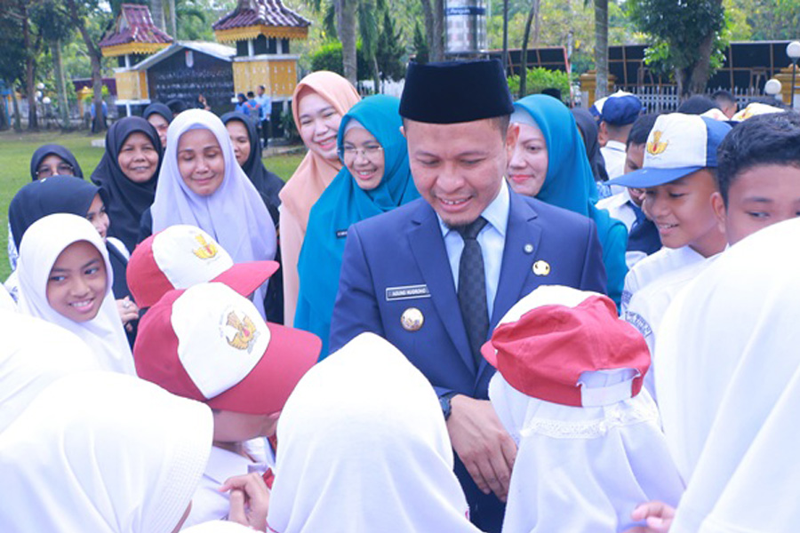 Pemko Pekanbaru Siapkan Seragam Gratis untuk 20 Ribu Lebih Siswa Baru SD dan SMP Negeri Pemko Pekanbaru Siapkan Seragam Gratis untuk 20 Ribu Lebih Siswa Baru SD dan SMP Negeri