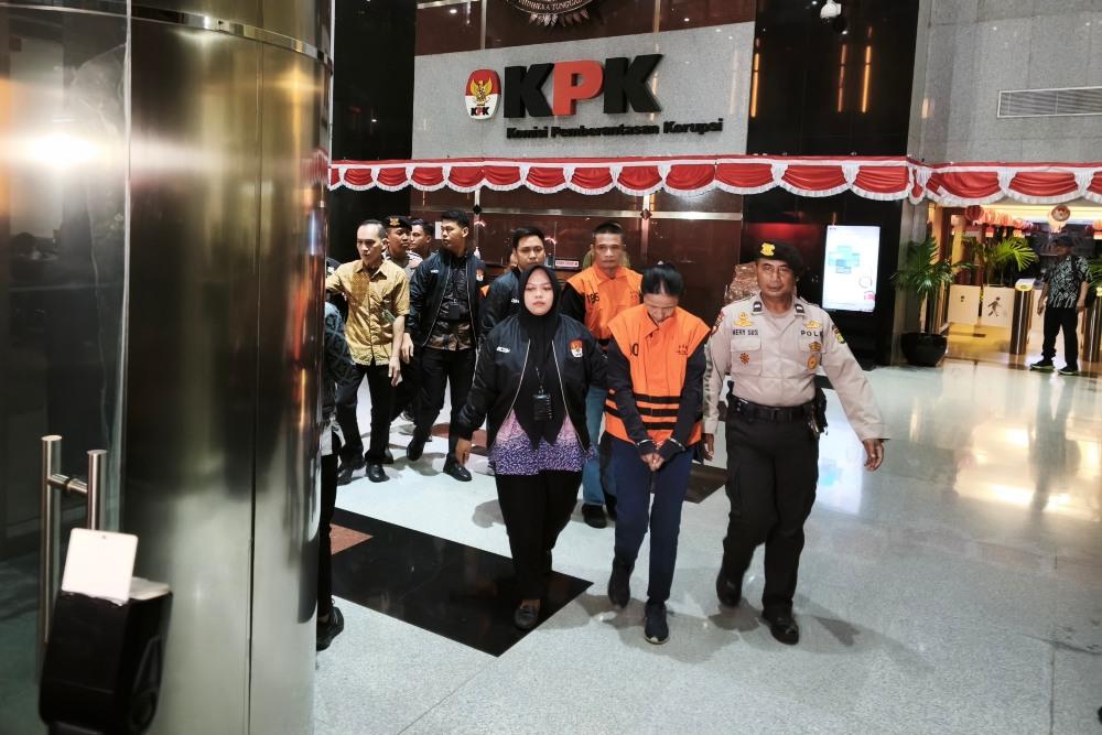 KPK Tetapkan Tiga Tersangka Dugaan Korupsi Digitalisasi SPBU Pertamina, Kerugian Negara Capai Ratusan Miliar KPK Tetapkan Tiga Tersangka Dugaan Korupsi Digitalisasi SPBU Pertamina, Kerugian Negara Capai Ratusan Miliar