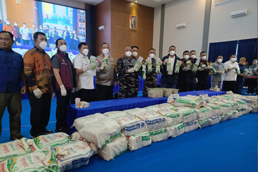 1,36 Ton Ketamin dari Kapal MV King Sun Digagalkan di Kepri, 8 ABK Myanmar Ditahan 1,36 Ton Ketamin dari Kapal MV King Sun Digagalkan di Kepri, 8 ABK Myanmar Ditahan