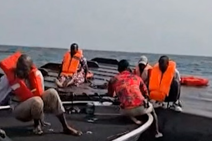 Feri Terbalik di Danau Kariba, Sedikitnya 44 Penumpang Tewas Feri Terbalik di Danau Kariba, Sedikitnya 44 Penumpang Tewas
