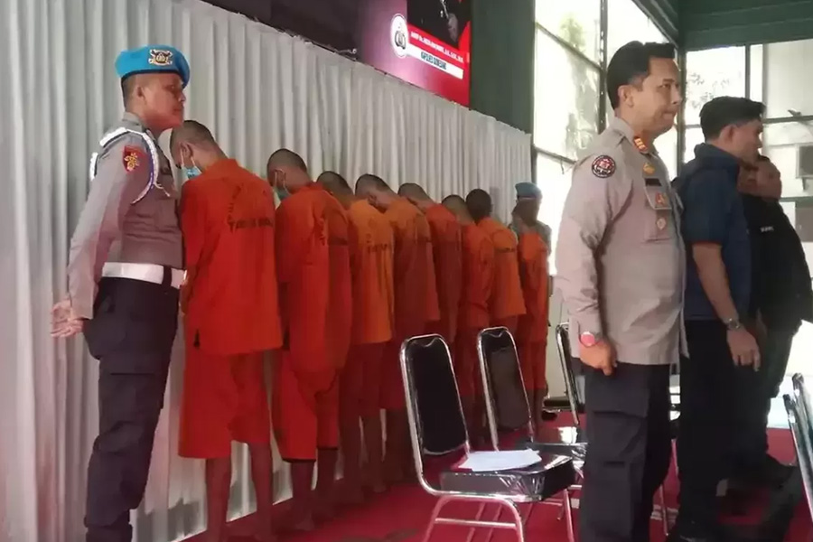 Polisi Tetapkan 8 Tersangka dalam Kasus Kematian di Sumedang Polisi Tetapkan 8 Tersangka dalam Kasus Kematian di Sumedang