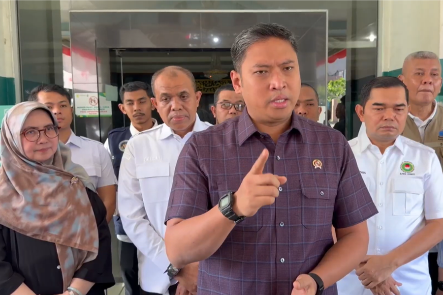 Insiden MBG di Karo, BGN Siapkan Sanksi Berat bagi Petugas yang Lalai Insiden MBG di Karo, BGN Siapkan Sanksi Berat bagi Petugas yang Lalai
