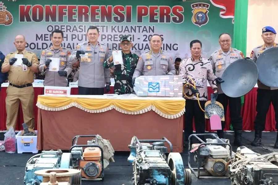 Mantan Legislator Kuansing Diduga Biayai Tambang Emas Ilegal, Polisi Amankan 17 Tersangka Mantan Legislator Kuansing Diduga Biayai Tambang Emas Ilegal, Polisi Amankan 17 Tersangka