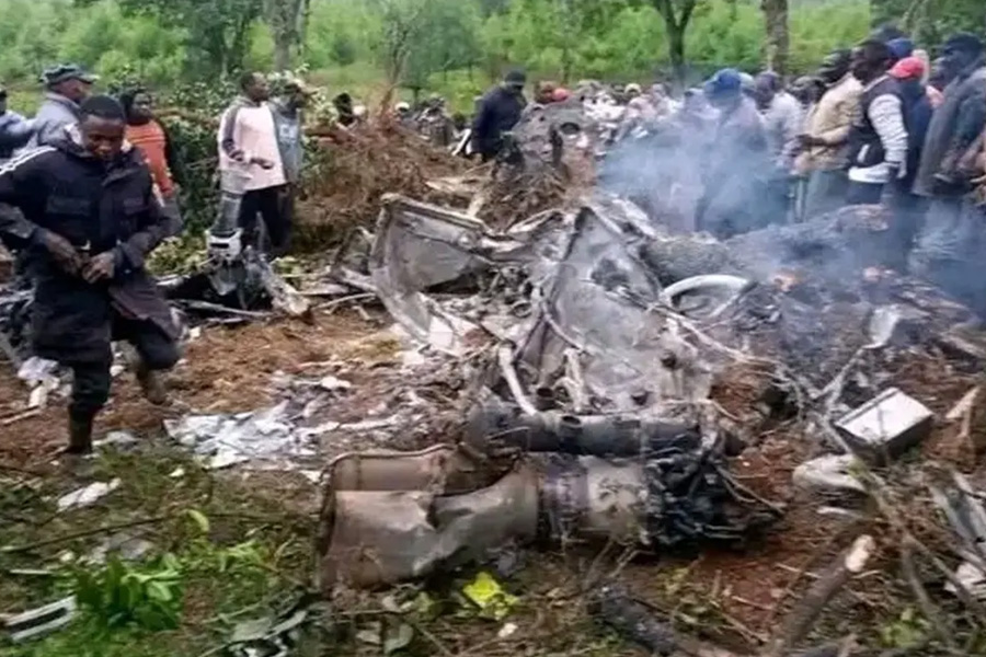 Helikopter Jatuh dan Terbakar di Kenya, Tujuh Orang Tewas Helikopter Jatuh dan Terbakar di Kenya, Tujuh Orang Tewas