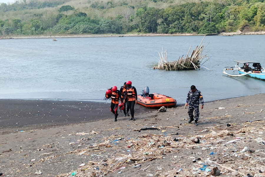 Tiga Nelayan Hilang di Perairan Jember, Tim SAR Perluas Pencarian hingga Lumajang