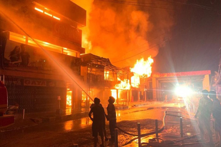 Kebakaran Muara Angke Hanguskan 60 Rumah, 730 Warga Terdampak Kebakaran Muara Angke Hanguskan 60 Rumah, 730 Warga Terdampak