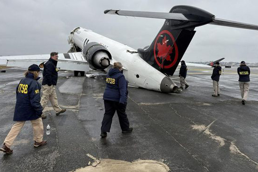 Dua Pengawas ATC Terancam Dipecat Usai Kecelakaan Pesawat di LaGuardia
