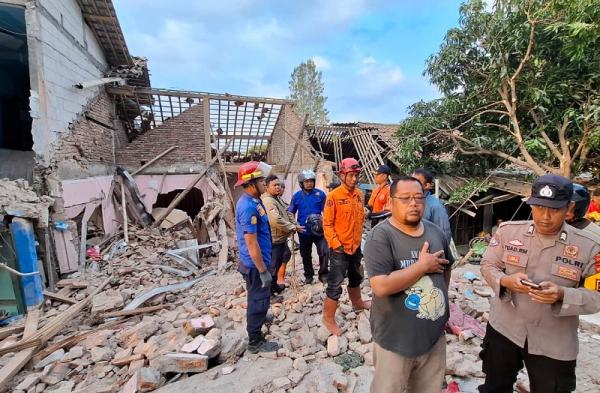 Bangunan Tua di Bumiayu Brebes Runtuh, Tiga Warga Meninggal Tertimbun Puing Bangunan Tua di Bumiayu Brebes Runtuh, Tiga Warga Meninggal Tertimbun Puing