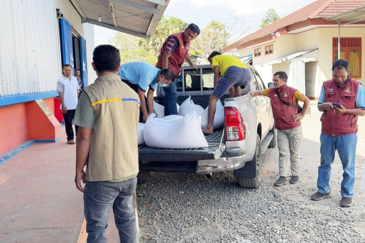 Bulog Salurkan 1.321 Ton Beras untuk Warga Terdampak Gempa NTT Bulog Salurkan 1.321 Ton Beras untuk Warga Terdampak Gempa NTT