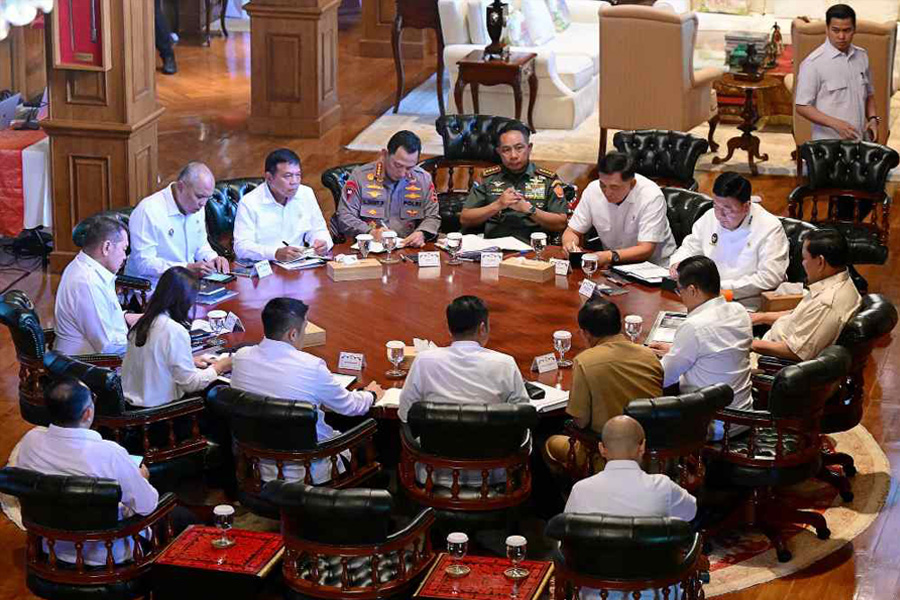 Prabowo Gelar Rapat di Hambalang, Fokus Bahas Hunian Layak dan Pembiayaan Rumah Prabowo Gelar Rapat di Hambalang, Fokus Bahas Hunian Layak dan Pembiayaan Rumah