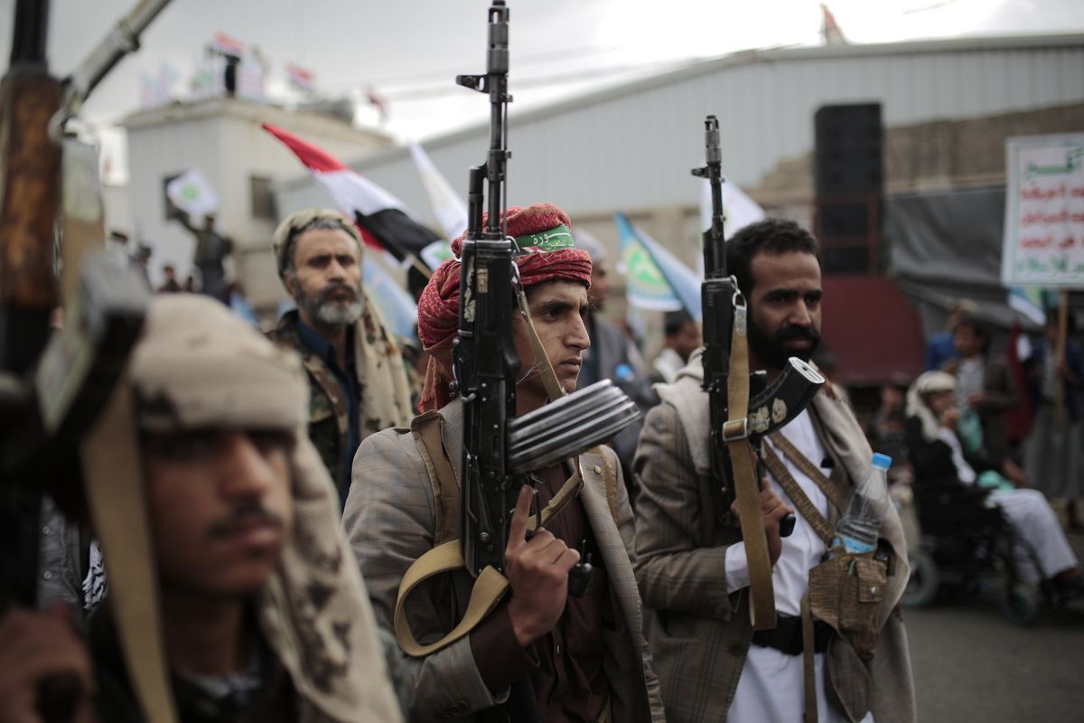 Bentrokan Houthi dan Pasukan Pemerintah Yaman Tewaskan Sedikitnya 81 Orang Bentrokan Houthi dan Pasukan Pemerintah Yaman Tewaskan Sedikitnya 81 Orang