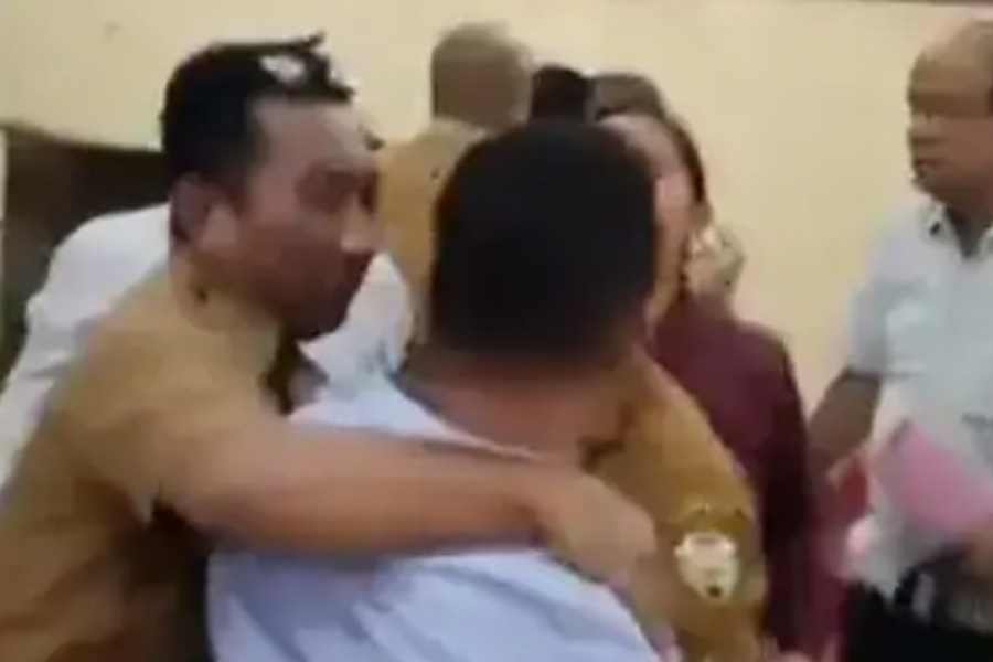 Viral! Ketua dan Anggota DPRD Ende Terlibat Keributan hingga Adu Fisik
