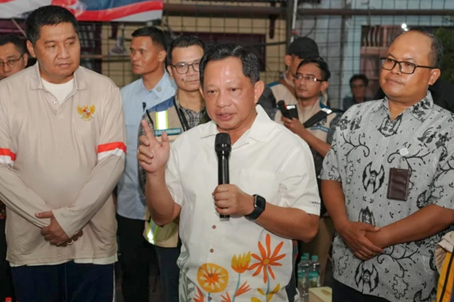 Tito Karnavian Dorong Pemda Percepat Program Bedah Rumah di Bukit Duri Tito Karnavian Dorong Pemda Percepat Program Bedah Rumah di Bukit Duri