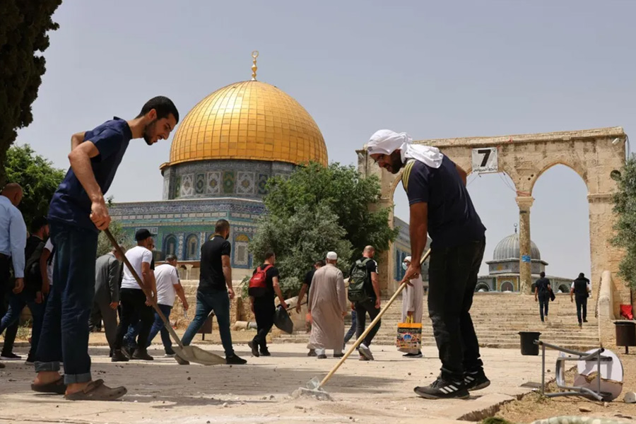 Jemaah di Masjid Tepi Barat Dilaporkan Diserang Granat Kejut Pasukan Israel Jemaah di Masjid Tepi Barat Dilaporkan Diserang Granat Kejut Pasukan Israel