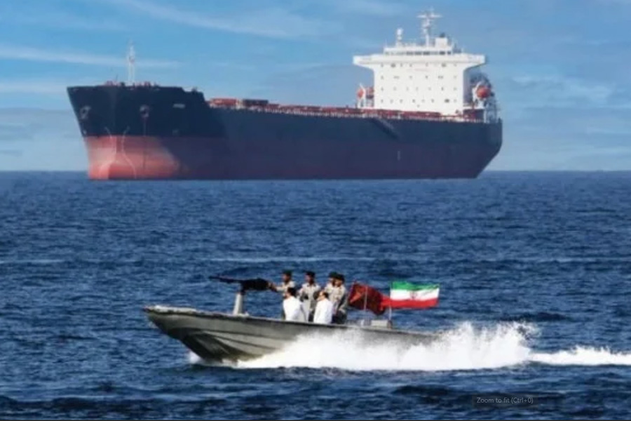 Iran Klaim Serang 10 Kapal di Sekitar Selat Hormuz, Harga Minyak Melonjak Iran Klaim Serang 10 Kapal di Sekitar Selat Hormuz, Harga Minyak Melonjak