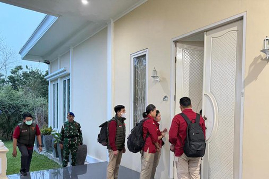 Kejagung Geledah Rumah Eks Kepala Daerah di Kaltara Terkait Kasus Tambang Kejagung Geledah Rumah Eks Kepala Daerah di Kaltara Terkait Kasus Tambang