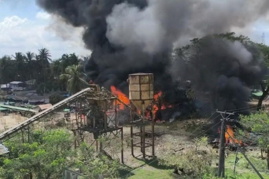 Pasar di Kyauktaw Rakhine Diserang dari Udara, 33 Orang Tewas Pasar di Kyauktaw Rakhine Diserang dari Udara, 33 Orang Tewas
