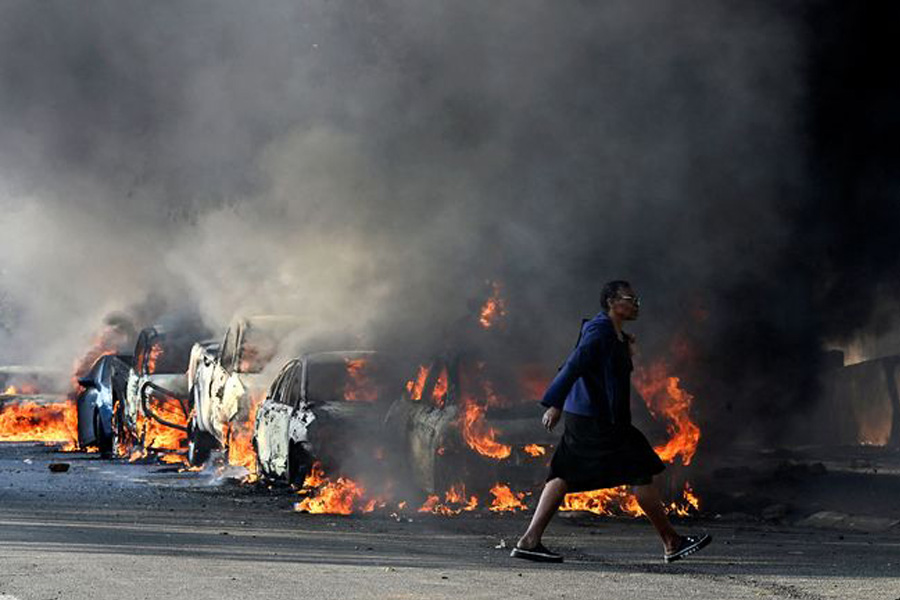 Kerusuhan Anti-Migran Guncang Afrika Selatan, Kendaraan Dibakar dan Toko Dijarah Kerusuhan Anti-Migran Guncang Afrika Selatan, Kendaraan Dibakar dan Toko Dijarah