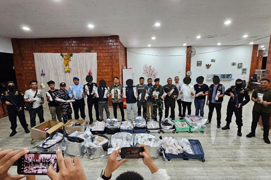Petugas YIA Temukan 79 Ribu Benih Lobster dalam Dua Koper, Pengiriman ke Batam Digagalkan Petugas YIA Temukan 79 Ribu Benih Lobster dalam Dua Koper, Pengiriman ke Batam Digagalkan