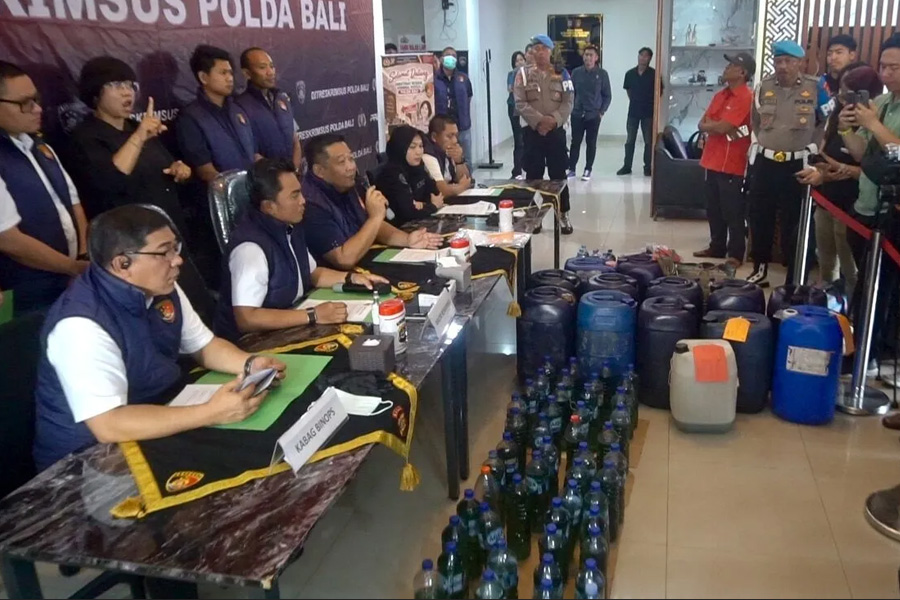 Polda Bali Ungkap 18 Kasus Penyelewengan BBM Subsidi, 21 Orang Ditindak Polda Bali Ungkap 18 Kasus Penyelewengan BBM Subsidi, 21 Orang Ditindak